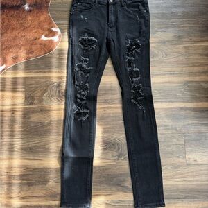 Distressed Black men’s MNML Jeans